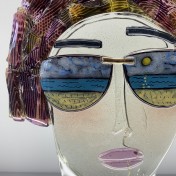 Kobieta w słonecznych okularach / No.1